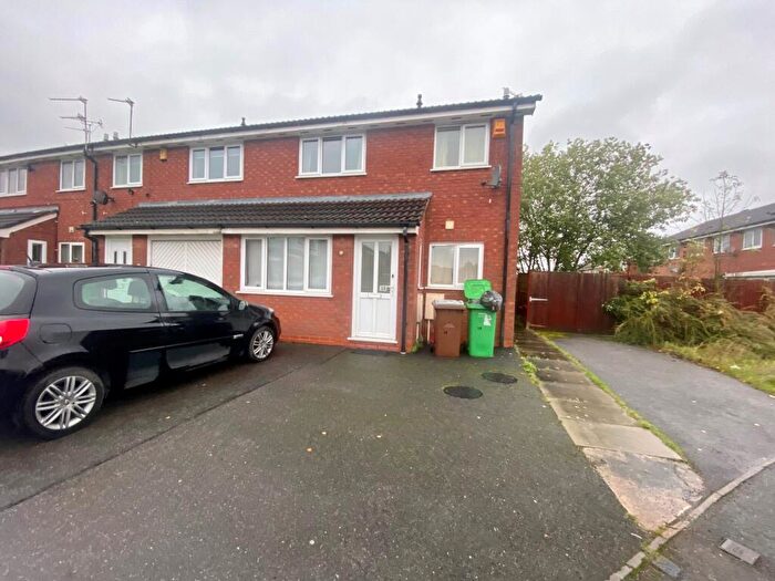 3 Bedroom Semi Detached House To Rent In **£ Pppw** Bed Heron Drive, Lenton, NG7