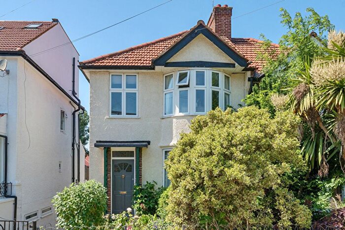 3 Bedroom Semi Detached House For Sale In Bexhill Road, London, SE4