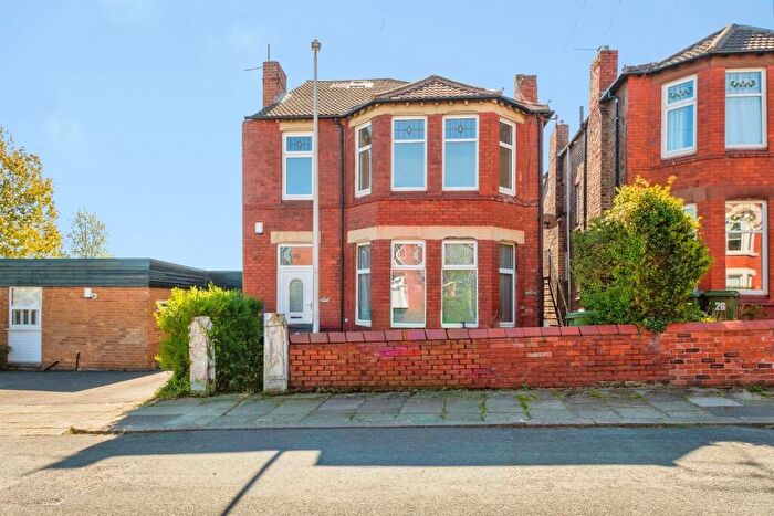 2 Bedroom Flat For Sale In Warwick Drive, Wallasey, CH45