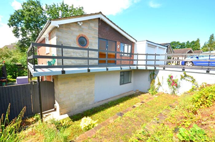 4 Bedroom Detached House For Sale In Lakeland Drive, Frimley, GU16