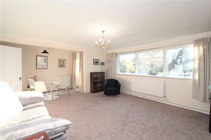 2 Bedroom Flat To Rent In Castlebar Road, London, Uk, W5