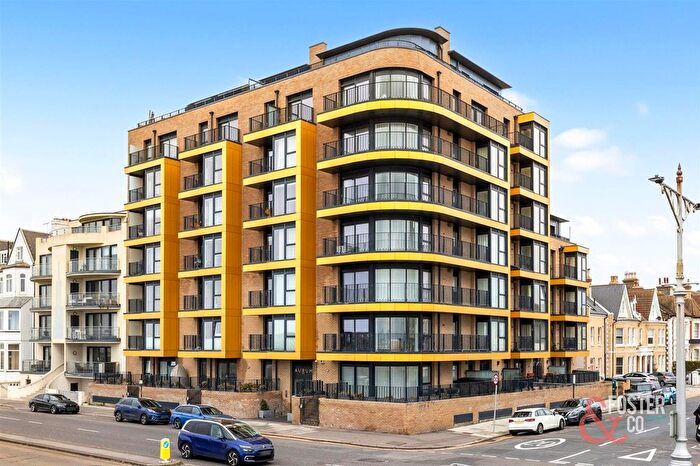 2 Bedroom Flat For Sale In Kingsway, Hove, BN3