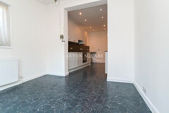5 Bedroom Detached House To Rent In Ambrose Avenue, London, NW11