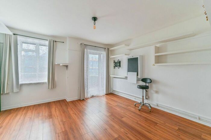 Studio For Sale In Barker House, Sydenham Hill, London, SE21