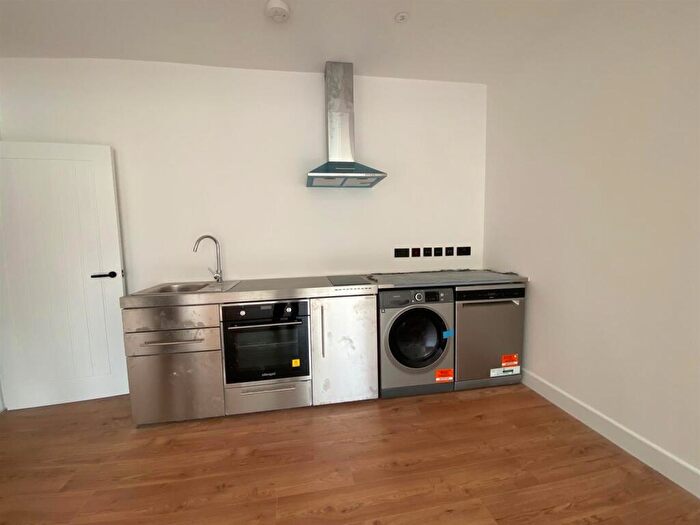 1 Bedroom Flat To Rent In Liverpool Gardens, BN11