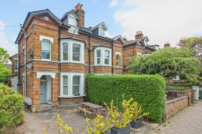 2 Bedroom Flat To Rent In Montem Road, London, SE23