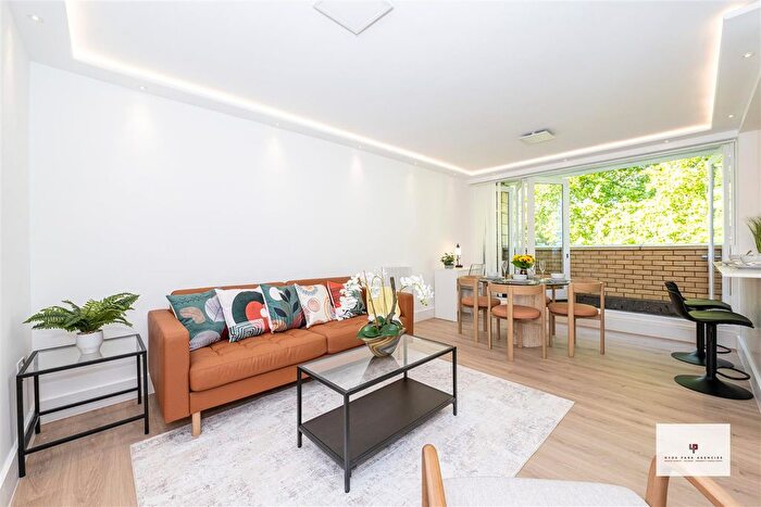 2 Bedroom Flat To Rent In The Colonnades, Porchester Square, London, W2