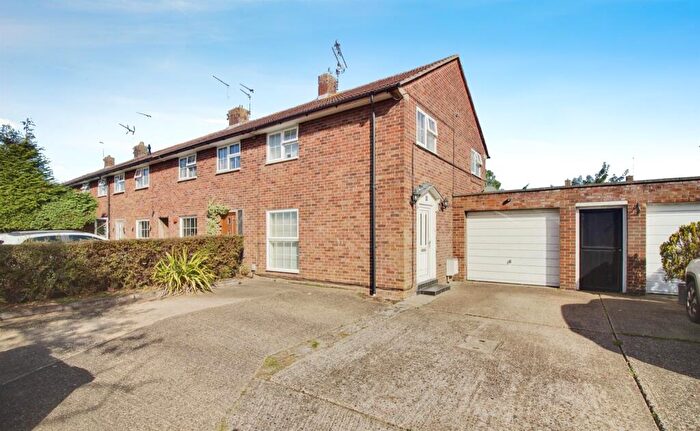 3 Bedroom End Of Terrace House For Sale In Howlands, Welwyn Garden City, AL7