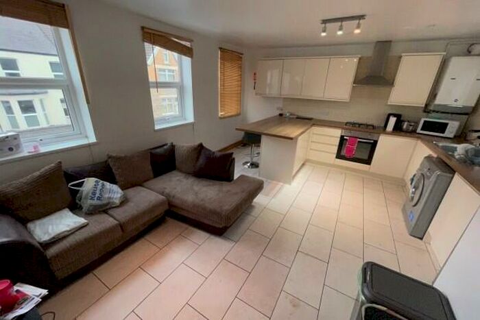 3 Bedroom Flat To Rent In Salisbury Road Cardiff, CF24