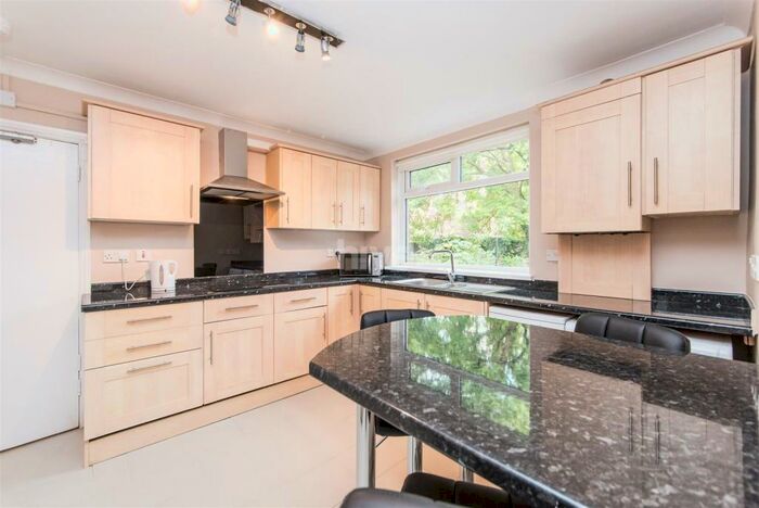 3 Bedroom Flat To Rent In Copland Terrace, Shieldfield, Newcastle Upon Tyne, NE2