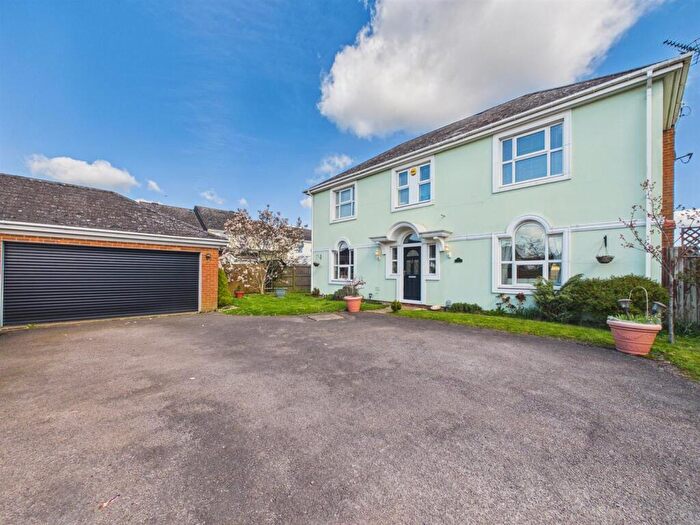 5 Bedroom Detached House For Sale In Goldcrest, Watermead, Aylesbury, HP19