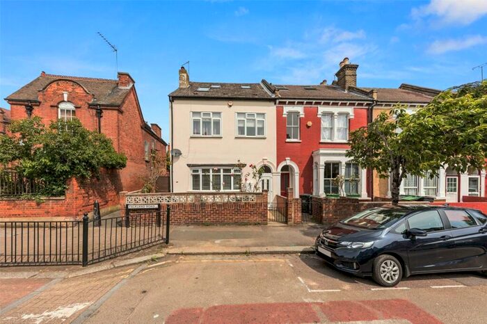 2 Bedroom Flat To Rent In Falkland Road, Harringay, London, N8