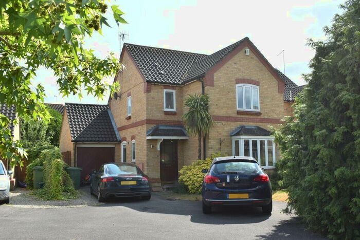 3 Bedroom Detached House To Rent In Kaye Don Way, Weybridge, KT13