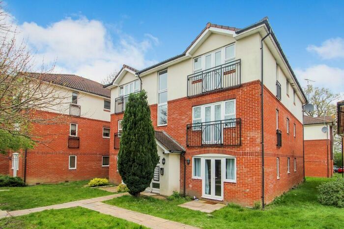 2 Bedroom Flat To Rent In Elmcroft Court, Three Bridges Road, Crawley, West Sussex., RH10