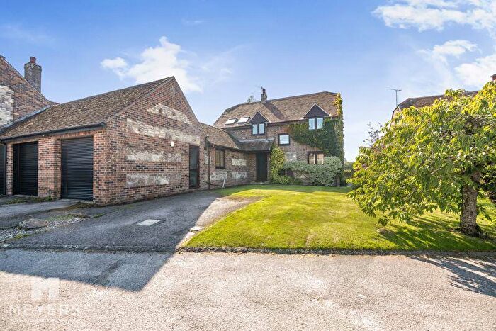 4 Bedroom Link Detached House For Sale In Winfrith Newburgh, DT2