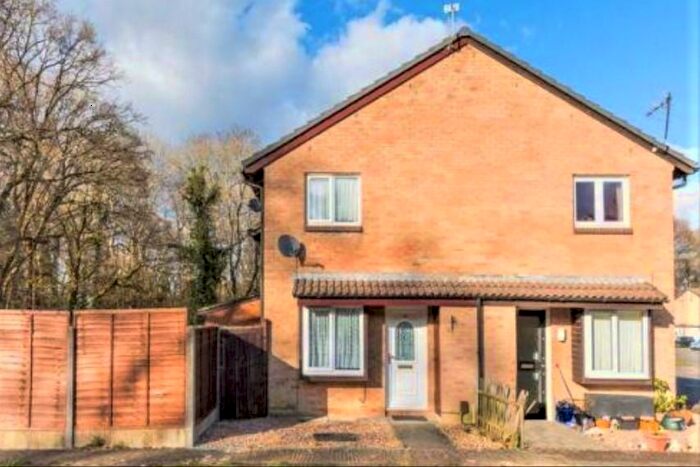 1 Bedroom End Of Terrace House To Rent In St Andrews Road, Ifield, RH11