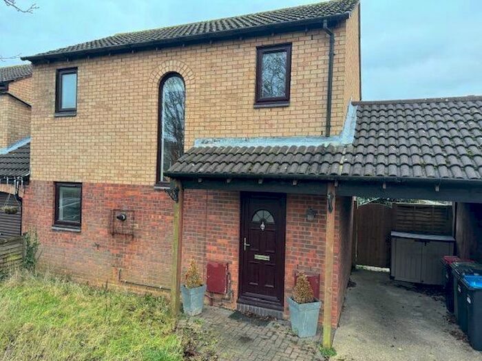 3 Bedroom Semi-Detached House To Rent In Monro Ave, Crownhill, MK8