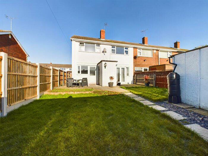 3 Bedroom End Of Terrace House To Rent In Boundary Close, Shirebrook, NG20