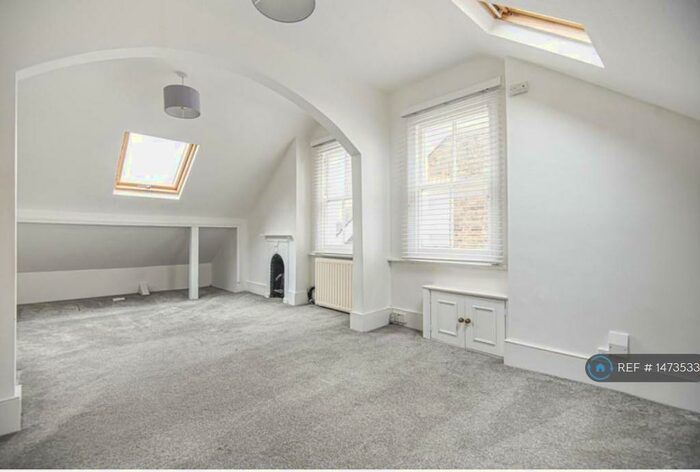 Studio To Rent In Burgoyne Road, London, SE25