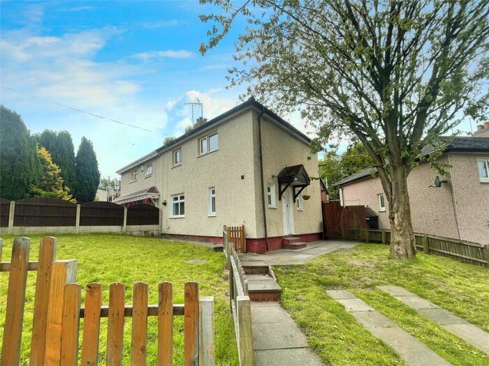 3 Bedroom Semi-Detached House To Rent In Wrens Hill Road, Dudley, West Midlands, DY1