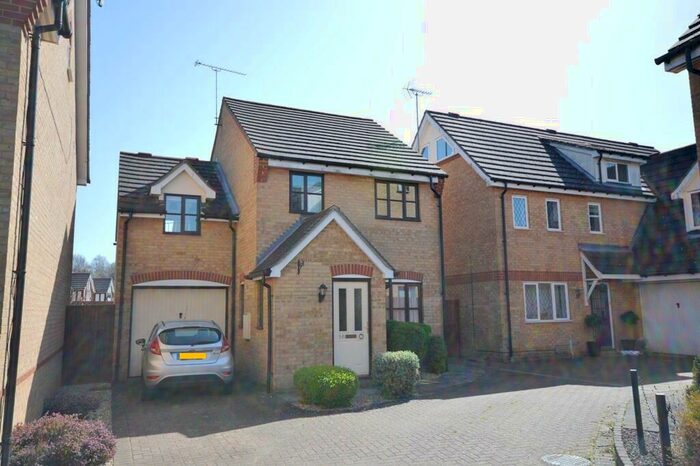 3 Bedroom Detached House To Rent In Lomond Way, Stevenage, SG1