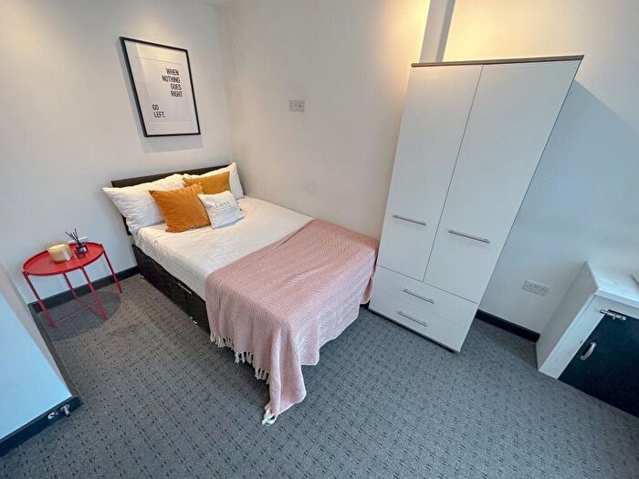 1 Bedroom House To Rent In Hannan Road, L6