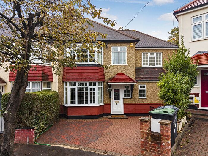 5 Bedroom Semi-Detached House For Sale In Spa Close, London, SE25