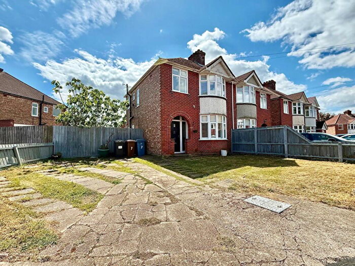 3 Bedroom Semi Detached House For Sale In St Aubyns Road, Ipswich, IP4