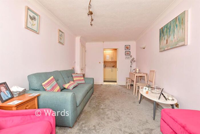 1 Bedroom Flat For Sale In Middle Row, Faversham, Kent, ME13