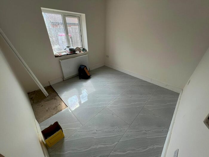 1 Bedroom Flat To Rent In Orchard Avenue, Hounslow, TW5