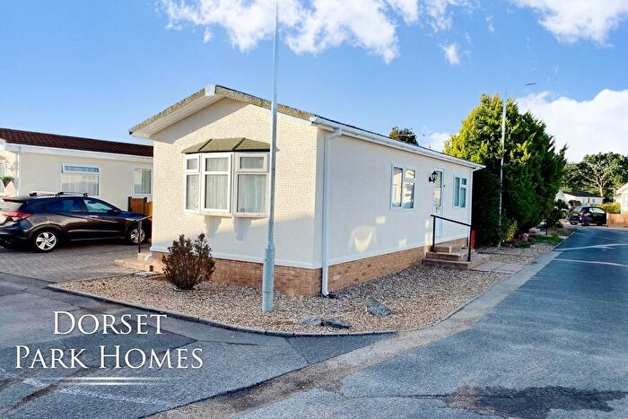 1 Bedroom Park Home For Sale In Pinehurst Park, West Moors, Ferndown, Dorset, BH22