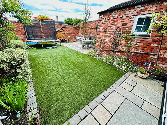 4 Bedroom Detached House For Sale In Brick Kiln Lane, Gornal Wood, DY3