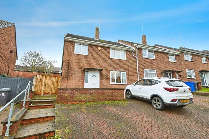 3 Bedroom Semi-Detached House For Sale In Dunedin Crescent, Burton-On-Trent, DE15