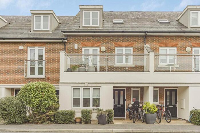 4 Bedroom House To Rent In St. Francis Place, Balham, SW12
