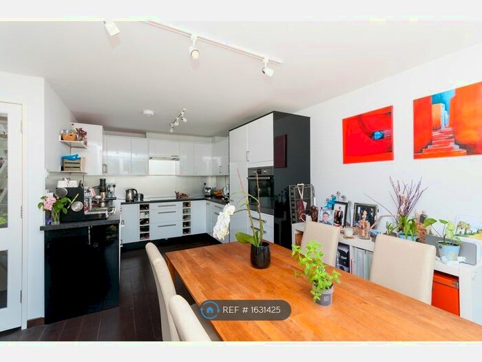 4 Bedroom Semi-Detached House To Rent In Meadow Close, Richmond, TW10