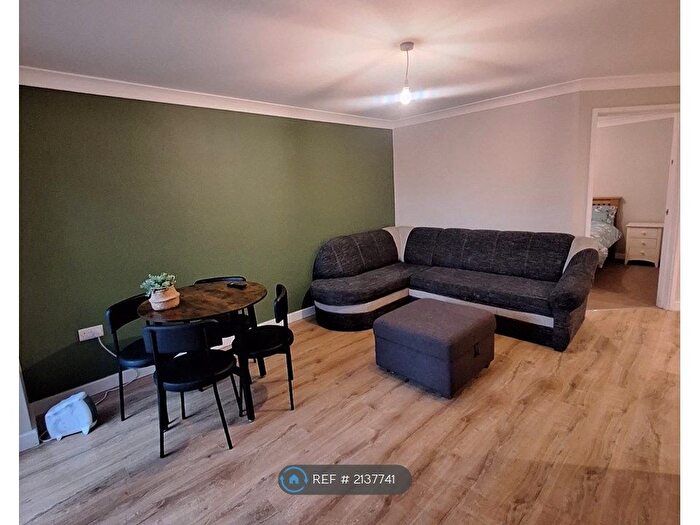 2 Bedroom Flat To Rent In Churchway, Haddenham, Aylesbury, HP17