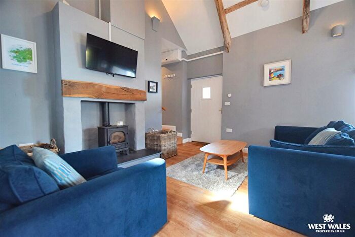 2 Bedroom Detached House For Sale In East Street, Newport, SA42