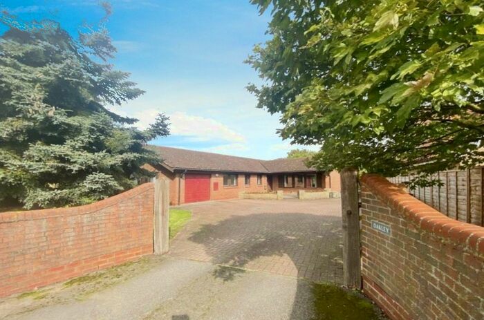 4 Bedroom Bungalow For Sale In Skipwith, Selby, North Yorkshire, YO8