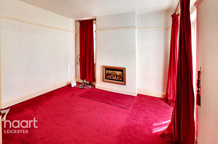 3 Bedroom Detached House For Sale In Gwendolen Road, Leicester, LE5