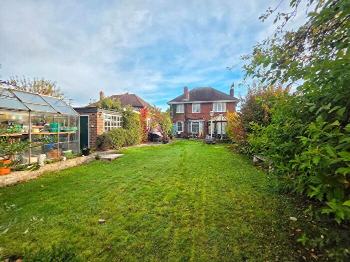 3 Bedroom Detached House For Sale In Vernon Road, Worsbrough, Barnsley, S70