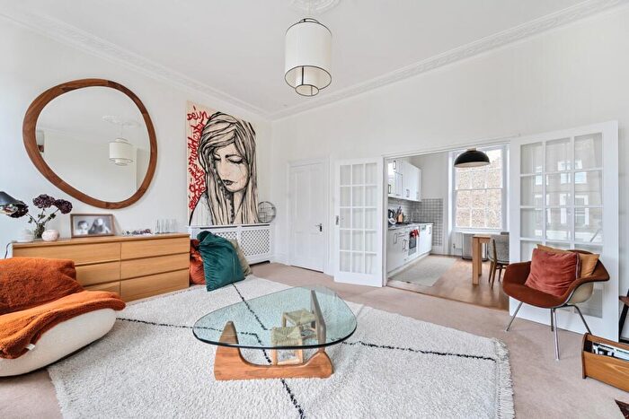 3 Bedroom Maisonette To Rent In Chalcot Road Primrose Hill, NW1