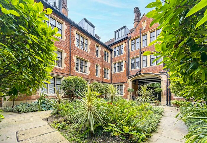 2 Bedroom Flat To Rent In Church Close, Kensington Church Street, London, W8