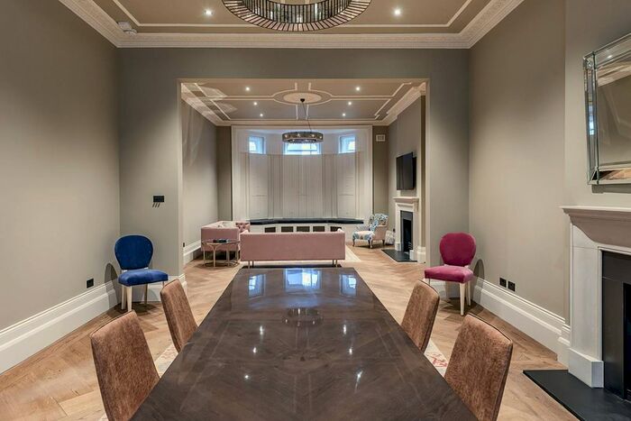 3 Bedroom Flat To Rent In Phillimore Place, Phillimore Estate, London, W8