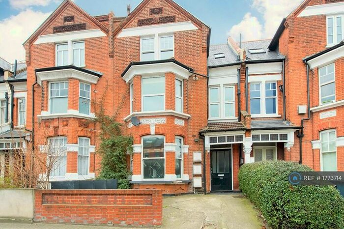 2 Bedroom Flat To Rent In Cavendish Road, London, SW12