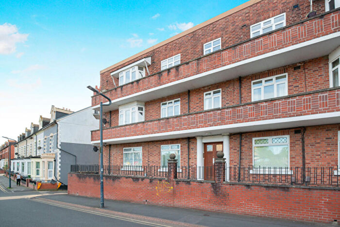 3 Bedroom Flat To Rent In Parkview Court, Coldstream Terrace, Cardiff, CF11