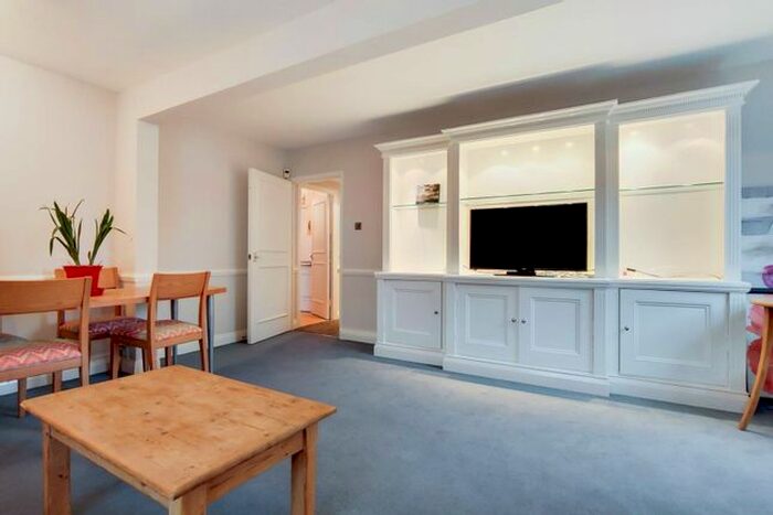 3 Bedroom Flat To Rent In Sullivan Close, Battersea, London, SW11