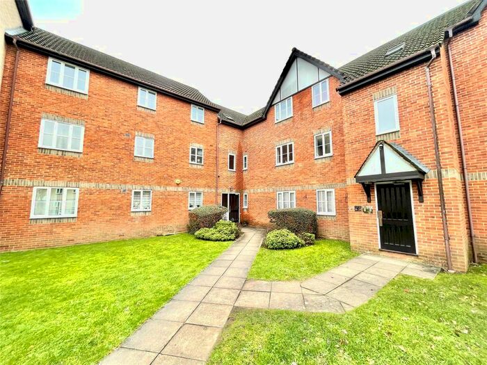 2 Bedroom Flat To Rent In Charnwood House, Rembrandt Way, Reading, Berkshire, RG1