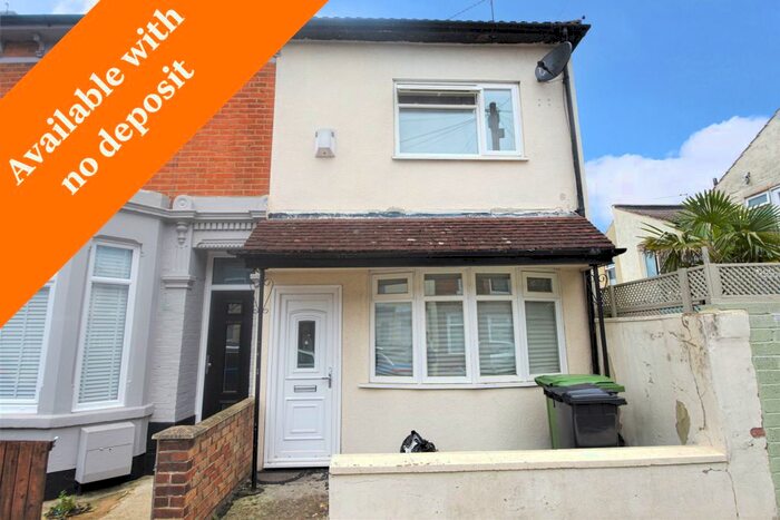 2 Bedroom End Of Terrace House To Rent In Carnarvon Road, Portsmouth, Hampshire, PO2