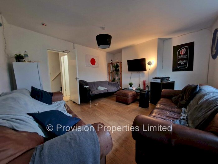 8 Bedroom End Of Terrace House To Rent In Victoria Road, Hyde Park, Leeds, LS6