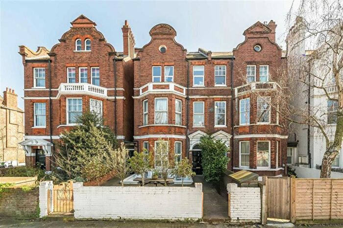 1 Bedroom Flat For Sale In Clapham Common South Side, Clapham, SW4